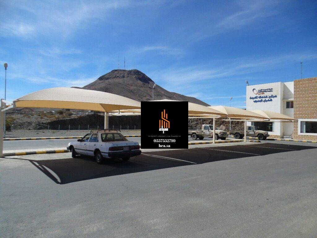 مظلات سيارات حديدية مقاومة للصدأ توفر الحماية الكاملة للمركبات في مواقف السيارات العامة والخاصة.