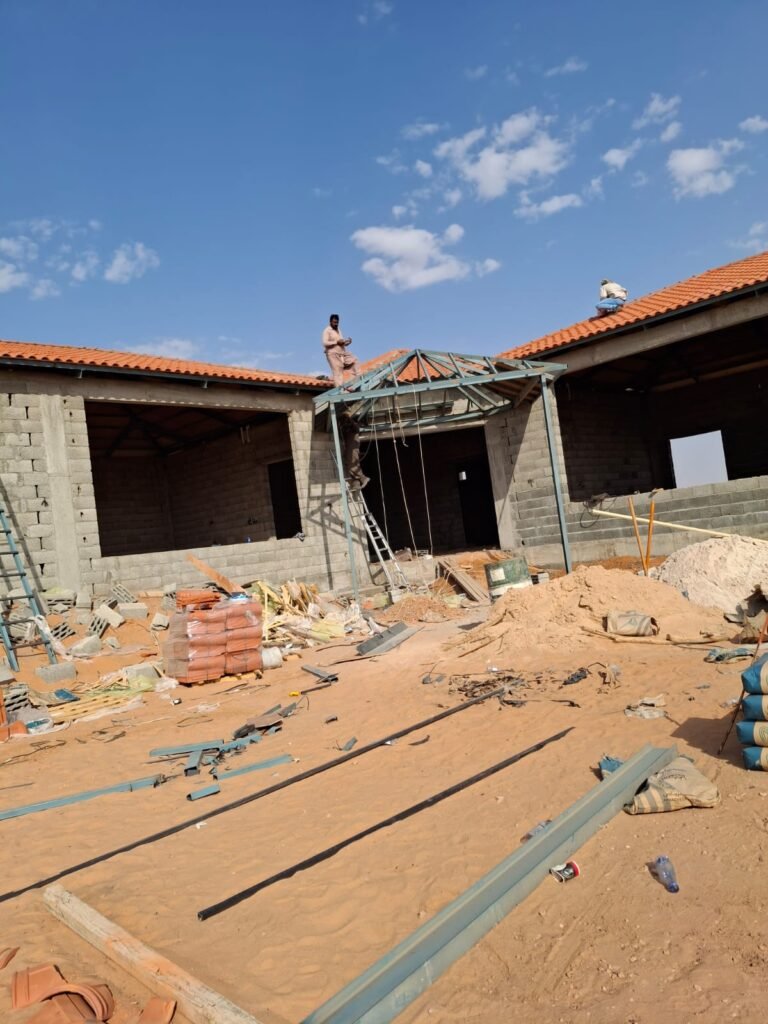 سقف صاج مموج لمستودع صناعي في الرياض